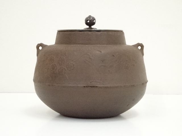  天猫造　梅竹地紋甑口釜（千家十職　大西清右衛門極箱）